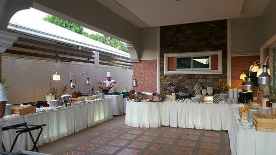 Maranao Grill at the Oasis Hotel